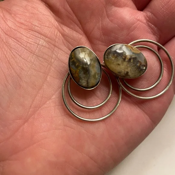 Elegant Brown Earrings with Circular Hoops and Oval Stones - Picture 4 of 6